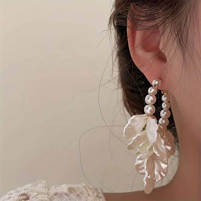 Creative Flower Petal Pendant Hoop Earrings Imitation Pearl Design Vintage Elegant Style For Women Wedding Party Ear Ornaments