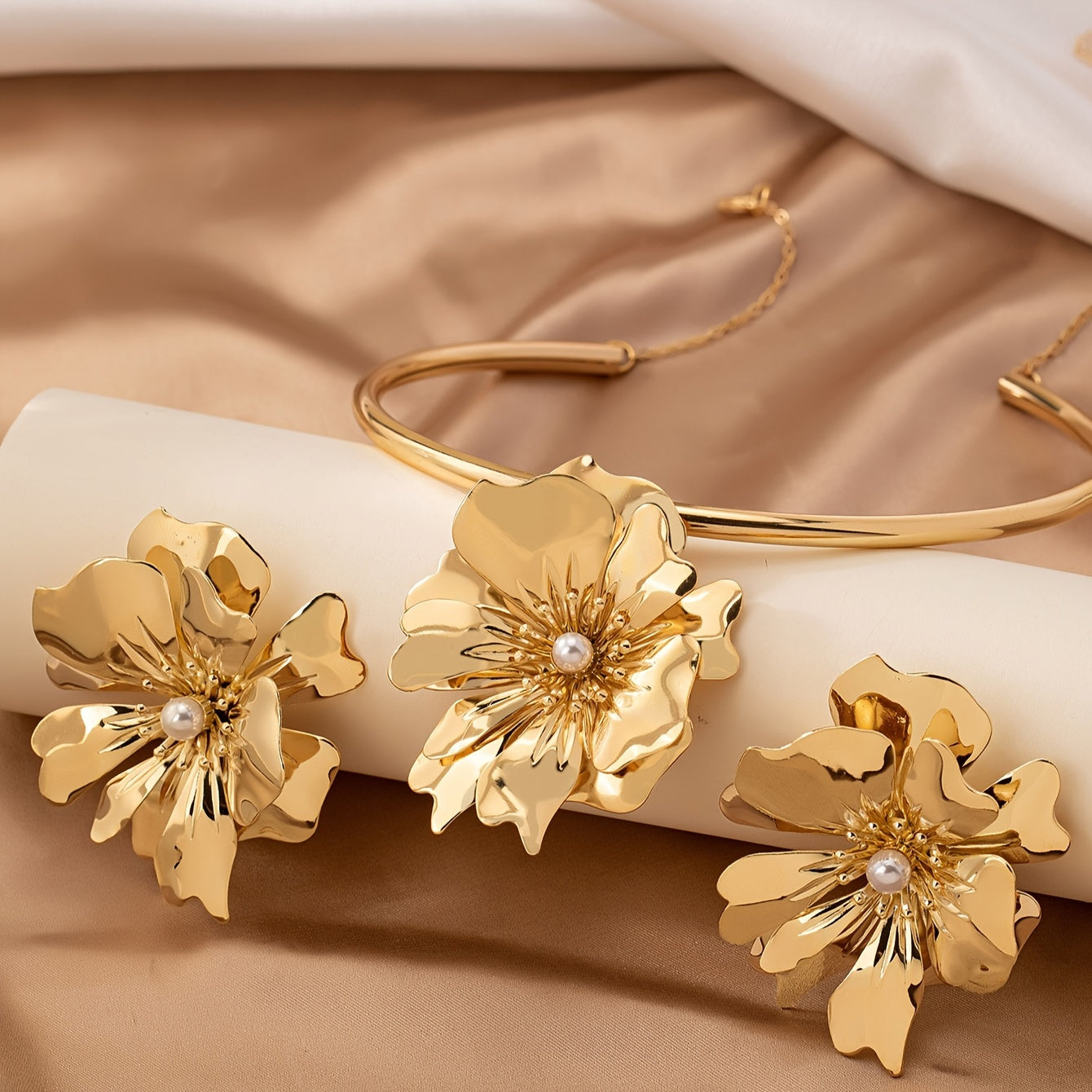 Exaggerated Golden Flower Design Dangle Earrings & Collar Elegant Luxury Style Iron Jewelry Delicate Holiday Jewelry Set