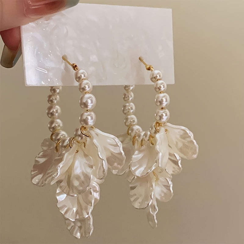 Creative Flower Petal Pendant Hoop Earrings Imitation Pearl Design Vintage Elegant Style For Women Wedding Party Ear Ornaments