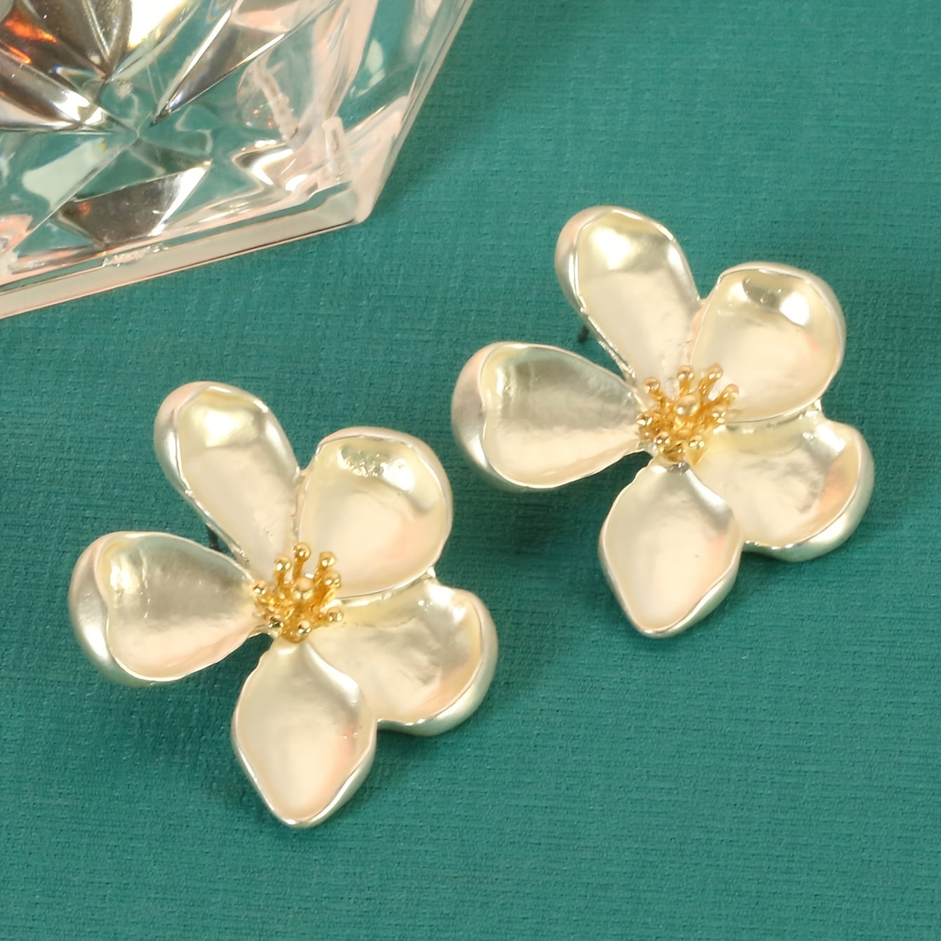 Exaggerated Flower Stud Earrings For Women Vintage Elegant Style Zinc Alloy Jewelry Dating Earring Delicate Female Earrings