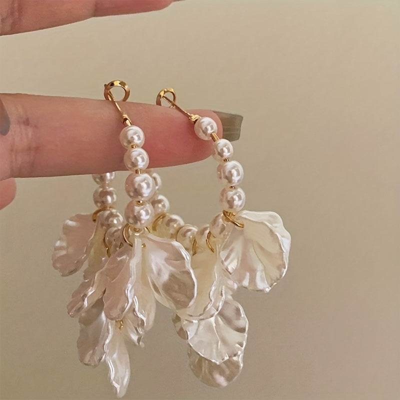 Creative Flower Petal Pendant Hoop Earrings Imitation Pearl Design Vintage Elegant Style For Women Wedding Party Ear Ornaments